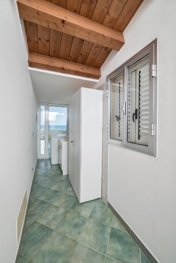 Archimede, Appartamento Con Vista In Centro A Marina Di Ragusa Exteriör bild
