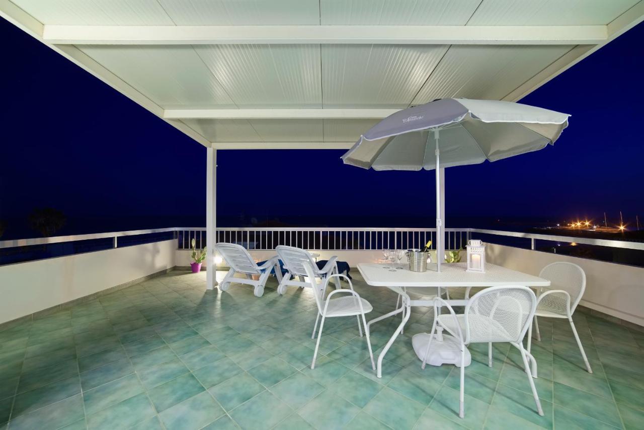 Archimede, Appartamento Con Vista In Centro A Marina Di Ragusa Exteriör bild