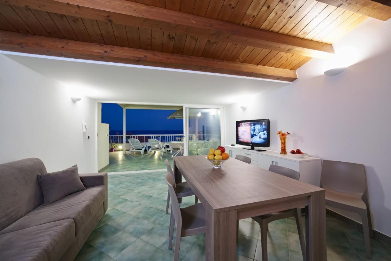 Archimede, Appartamento Con Vista In Centro A Marina Di Ragusa Exteriör bild