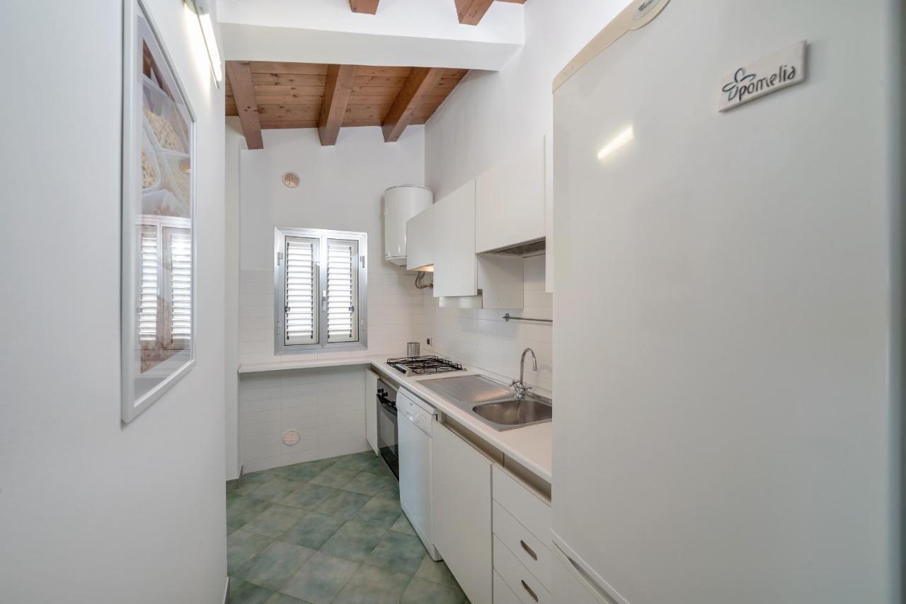Archimede, Appartamento Con Vista In Centro A Marina Di Ragusa Exteriör bild