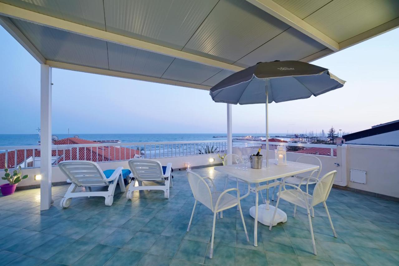 Archimede, Appartamento Con Vista In Centro A Marina Di Ragusa Exteriör bild