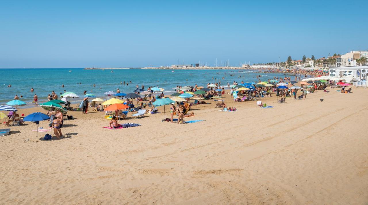Archimede, Appartamento Con Vista In Centro A Marina Di Ragusa Exteriör bild