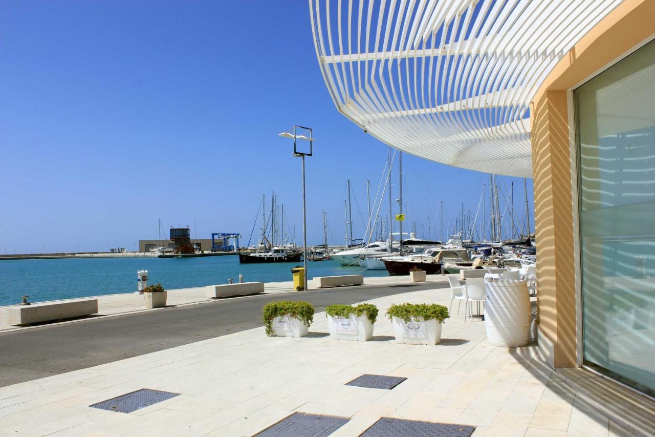 Archimede, Appartamento Con Vista In Centro A Marina Di Ragusa Exteriör bild