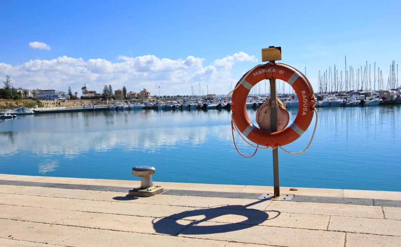 Archimede, Appartamento Con Vista In Centro A Marina Di Ragusa Exteriör bild